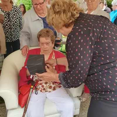 100 ANS - JOYEUX ANNIVERSAIRE à notre Doyenne